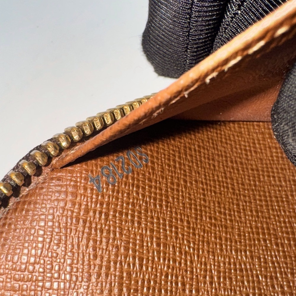 Full Inclusion Louis Vuitton Monogram Canvas Zippy Organizer Wallet. - Picture 10 of 15